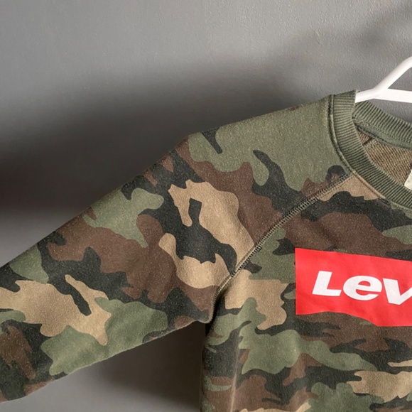 Levi’s | Camo Crewneck - Picture 2 of 3